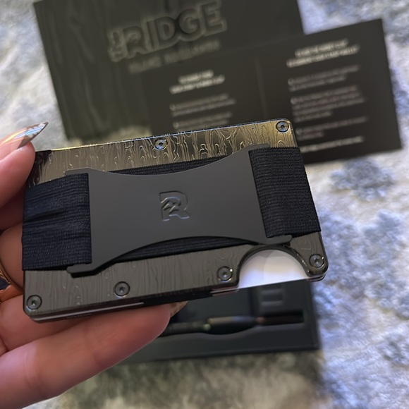 Ridge Stainless Damascus Wallet with Money Clip Cash Strap - Picture 6 of 6